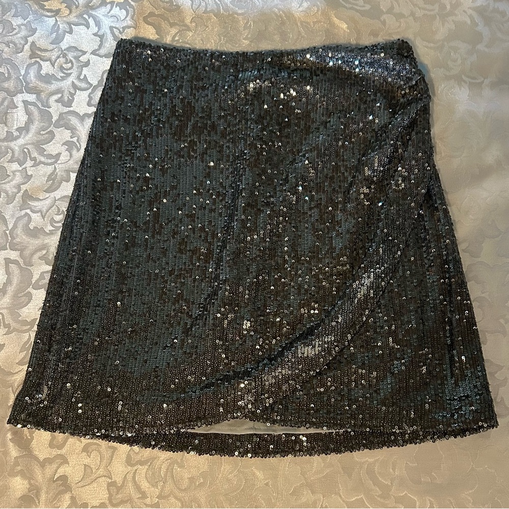 NWOT Loft Sequin Skirt, Size 2, Silver